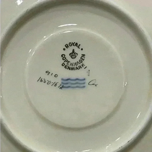 Royal Copenhagen, Denmark, flat cream soup bowl and saucer set. Frijsenborg VTG. - Picture 5 of 8